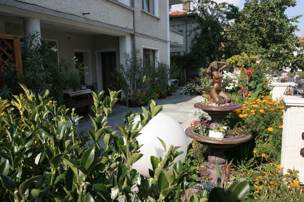 Guest House Lazur Obzor Exterior photo